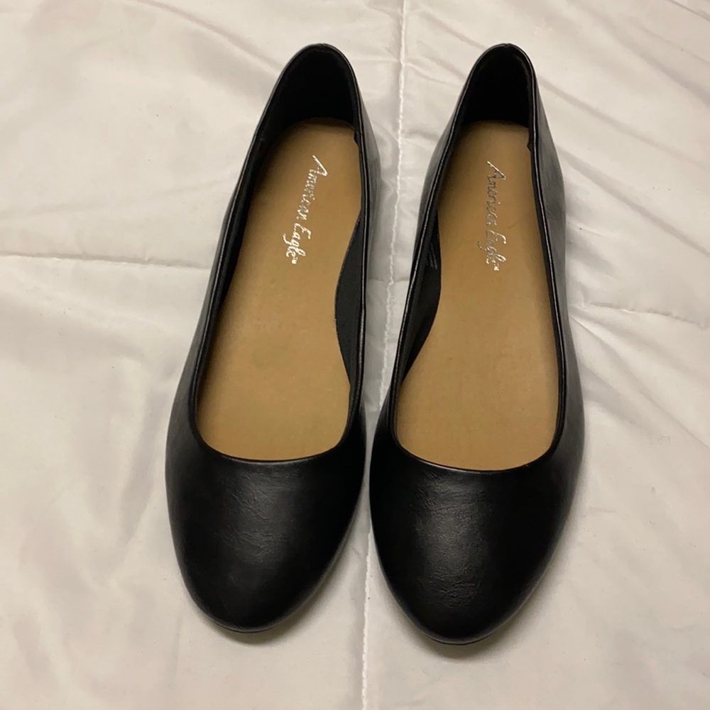 American Eagle flat shoe.